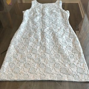 Women’s dress size 16